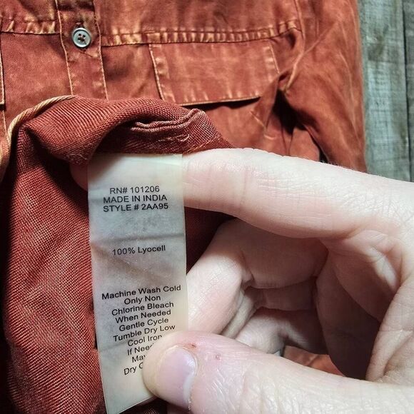 Soft Surroundings Womens Sz M Button Front Shirt Rust Stonewash Tab Sleeve EUC - Picture 4 of 4